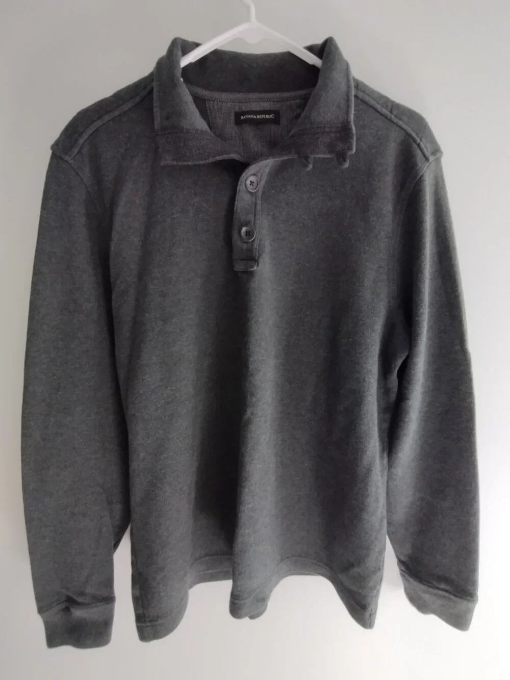 Banana Republic Men's Gray Pullover 4 Button Stand Collar Quilted Yoke